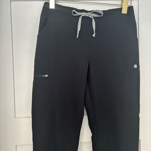 Figs black yola skinny scrub pants ladies size small (tall)
